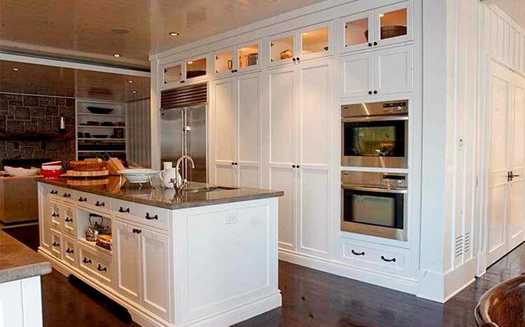 Challenges of painting kitchen cabinets white color