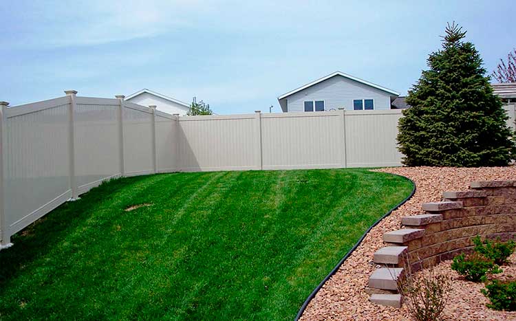 How Long Does a Vinyl Fence Last