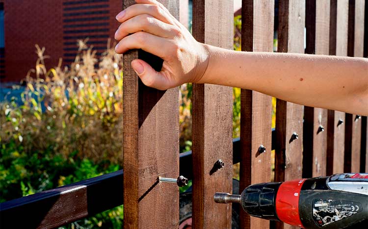 Tips on hiring a fencing contractor work in progress