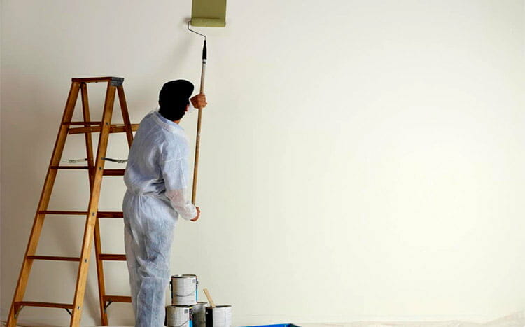 What is the difference between a licensed and unlicensed painter white wall