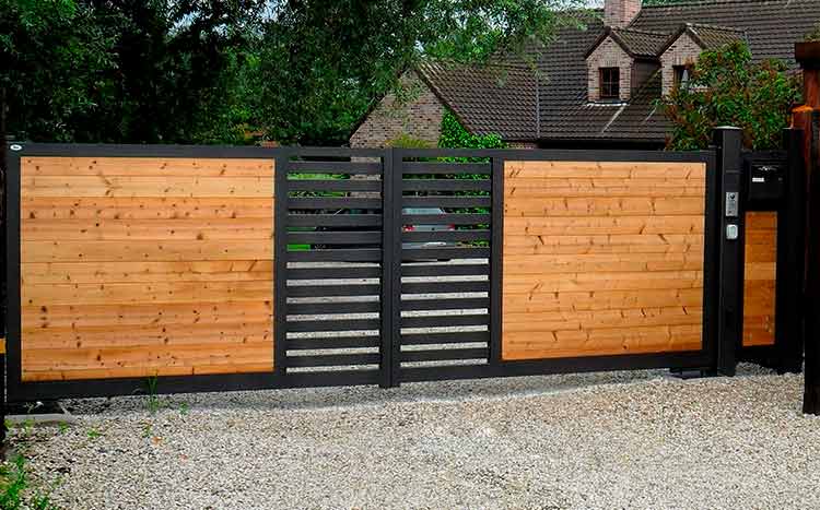 Aluminum Vs Wooden Fence