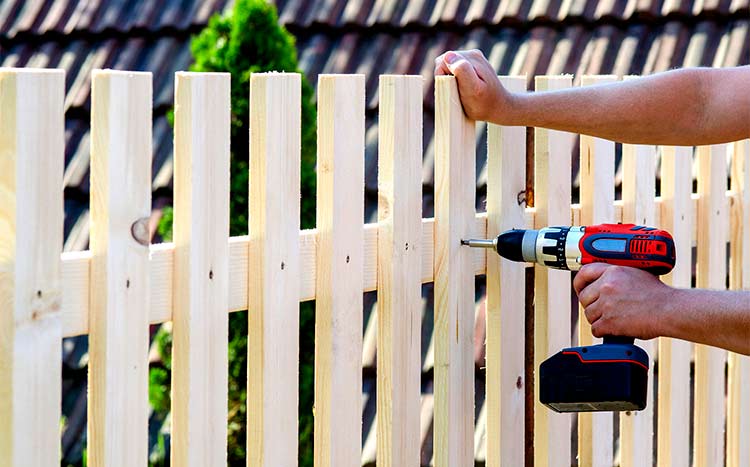 Can My Neighbor Build A Fence On The Property Line Virginia