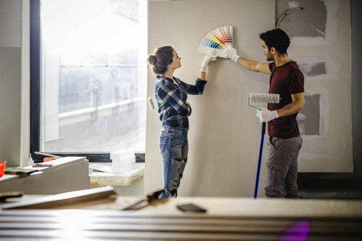 painting an apartment couple