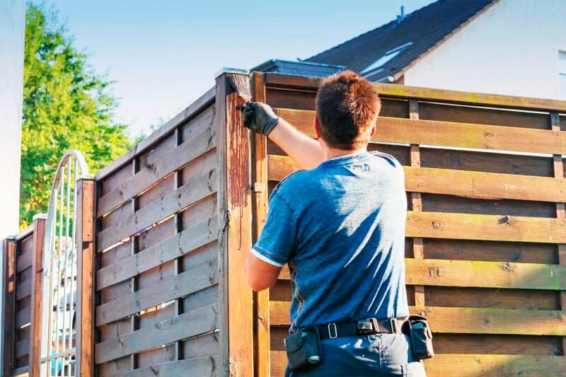 DIY v Hiring A Professional Fence Contractor