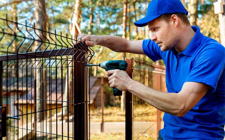 How to Find & Hire a Quality Fencing Company