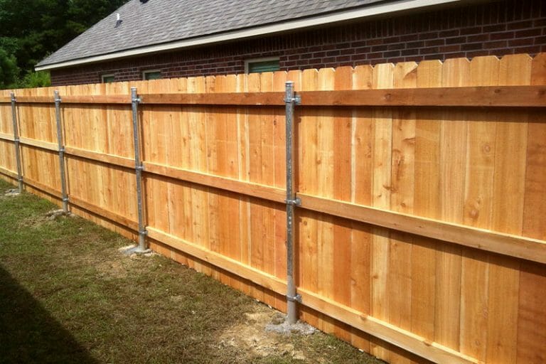 Cost of Wood Fence with Metal Posts: Price Guide