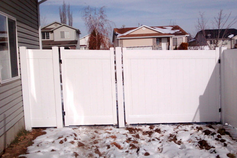 Vinyl fencing maintenance during winter