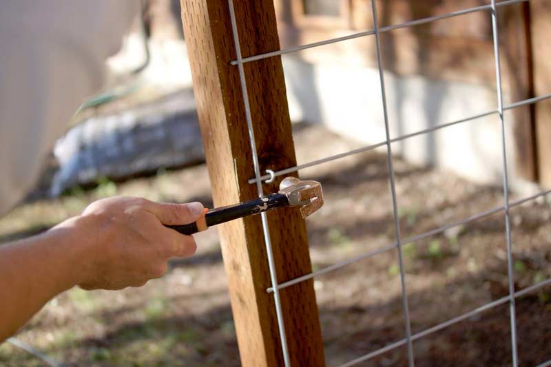 Hog wire fence design ideas